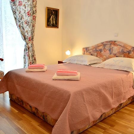 Apartments M&B ポドストラナ エクステリア 写真