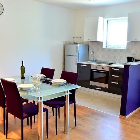 Apartments M&B ポドストラナ エクステリア 写真