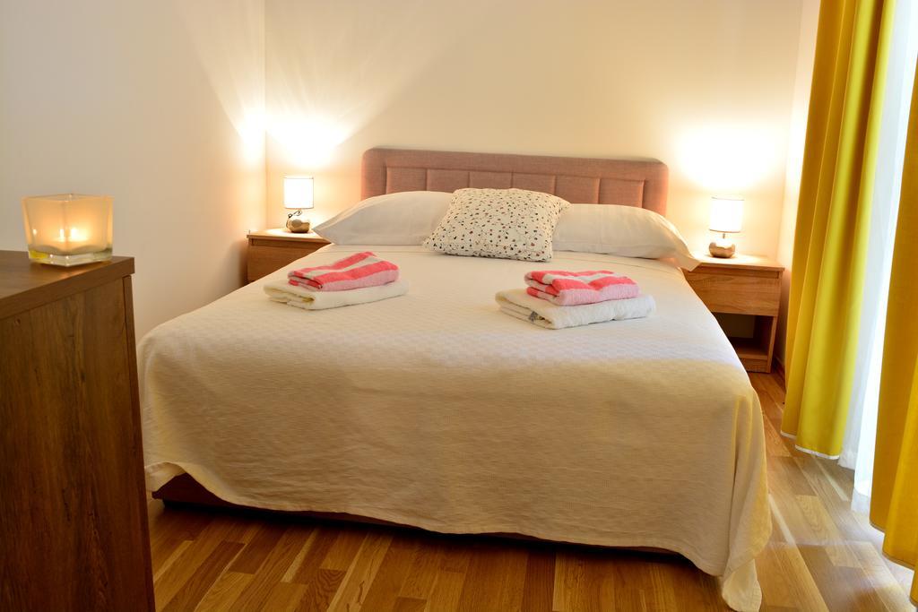 Apartments M&B ポドストラナ エクステリア 写真